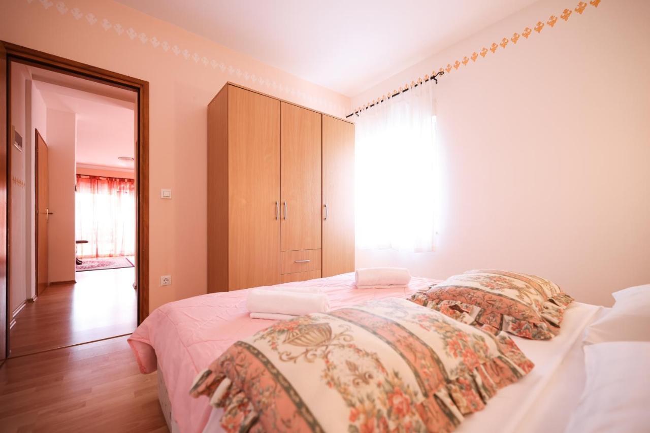 Veronika Apartment *