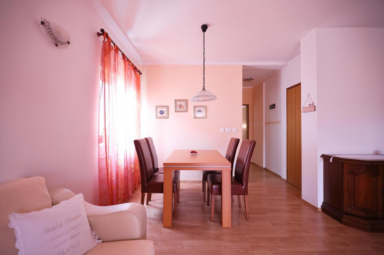 Veronika Apartment *