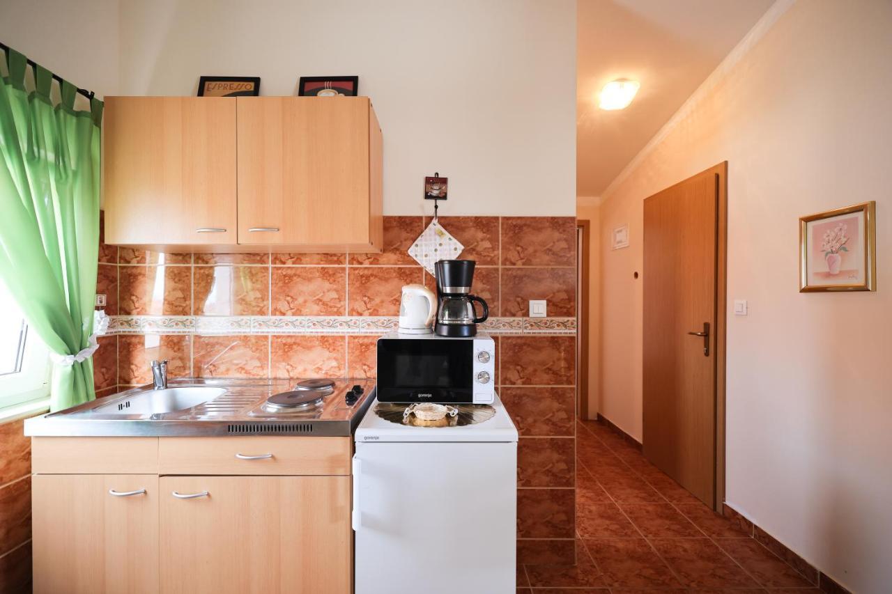 Veronika Apartment *